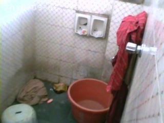 Indian Desi Bhabhi Taking Bath Mms Leaked