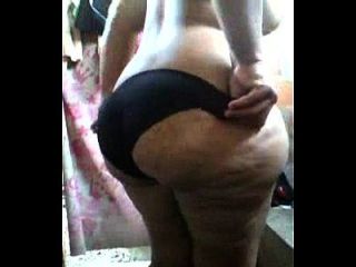 viejas enseñando su cuerpo
