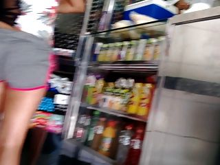 garotas de shortinho curto exibindo o cameltoe