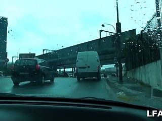 dans le taxi
