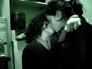 emily willis kiss girls 3