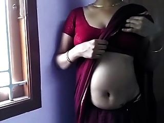indian bhabi showing her asseta boobs
